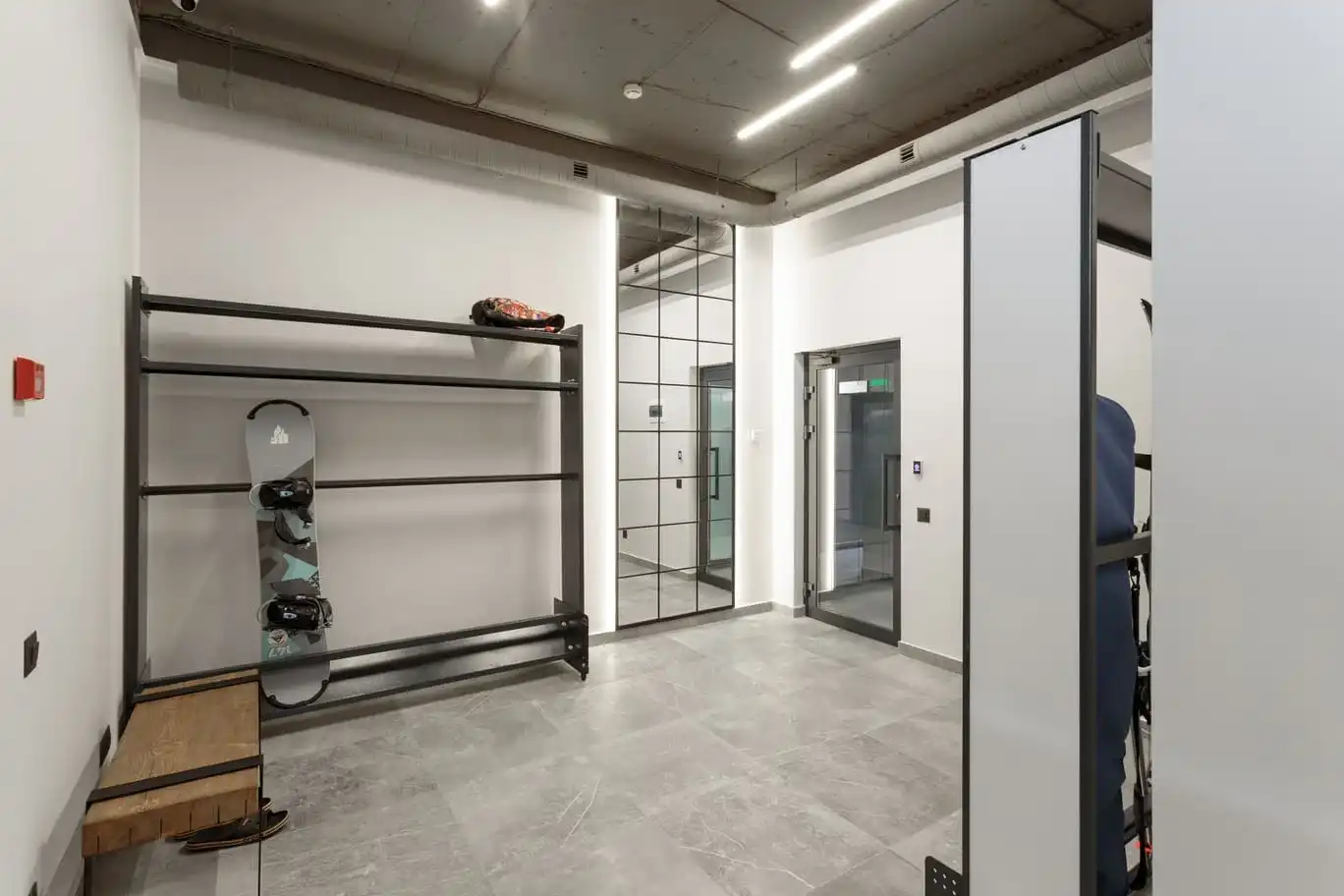 Skiroom2